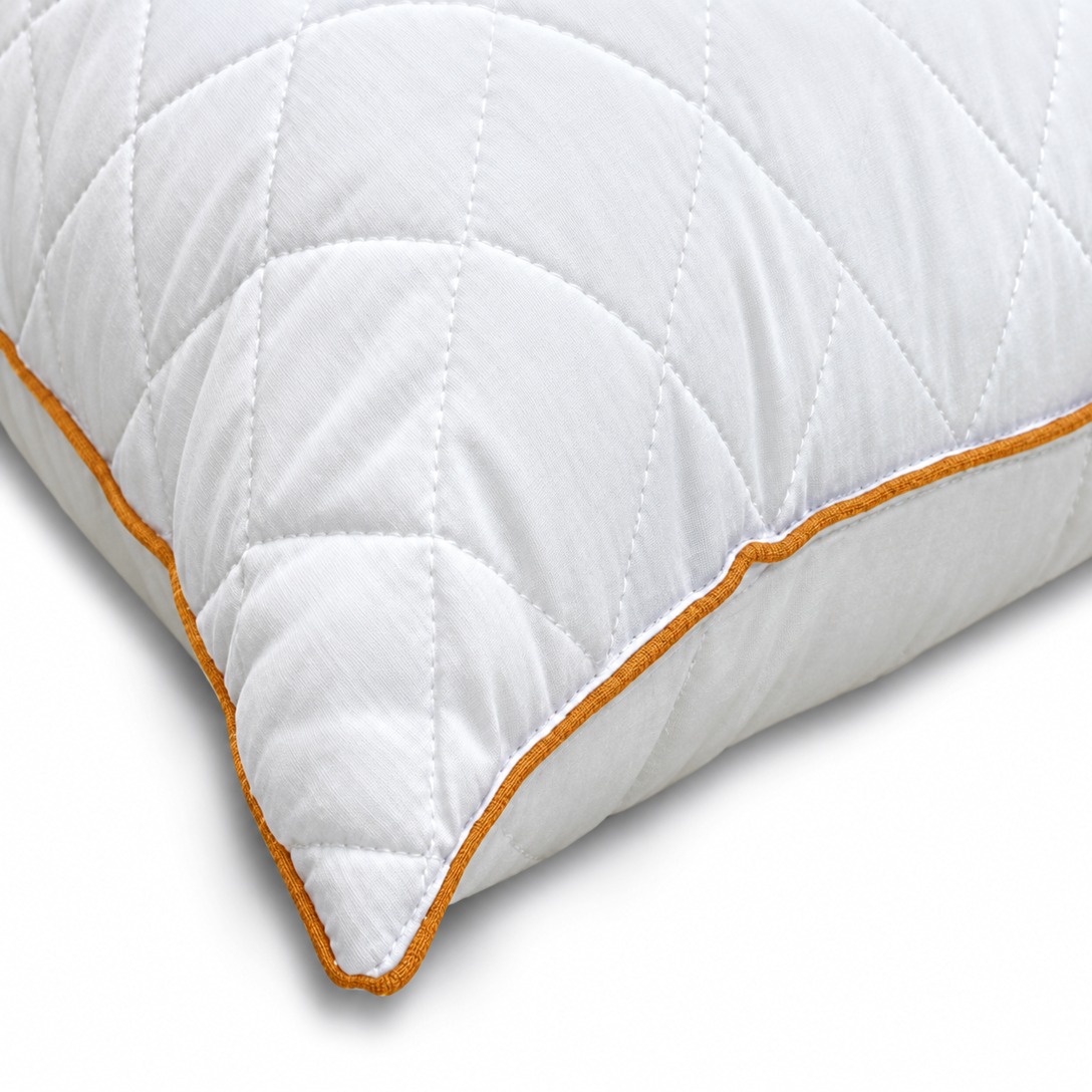 Quilted polyester fabric detail on a zippered pillow protector - Comfytouch