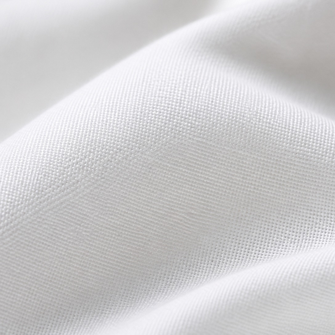 Close-up of 100% cotton weave on a hotel bedding set - Comfytouch