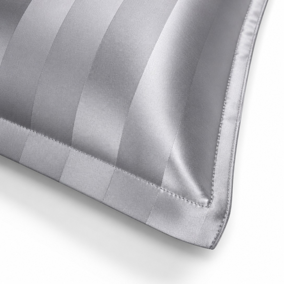 Custom packing for satin <a href=https://www.comfytouchbedding.com/Bedding-sets.html target='_blank'>Bedding sets</a> ready for export - Comfytouch