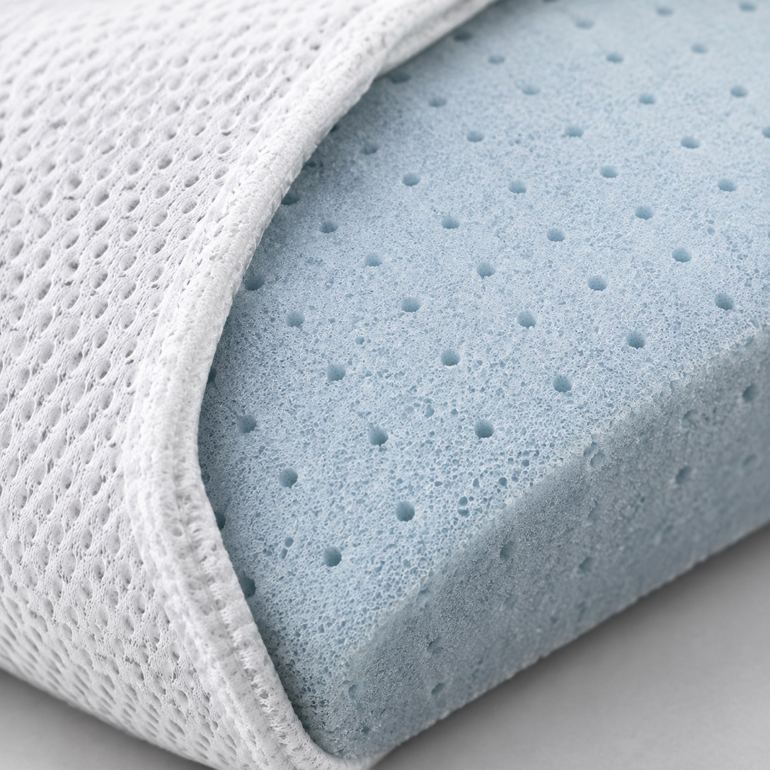 Gel-infused memory foam layer next to the knit cover, close-up - Comfytouch